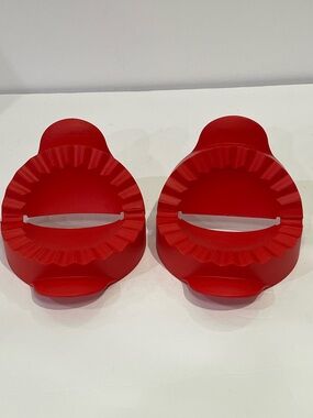 Tupperware Empanada Press Set of 2
